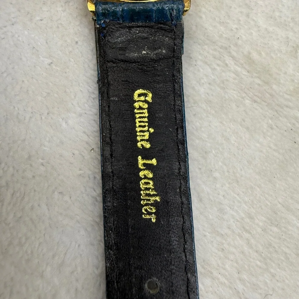 Vintage American Flag Watch Gold Tone Blue Leather Star  NEEDS BATTERY 8.75in